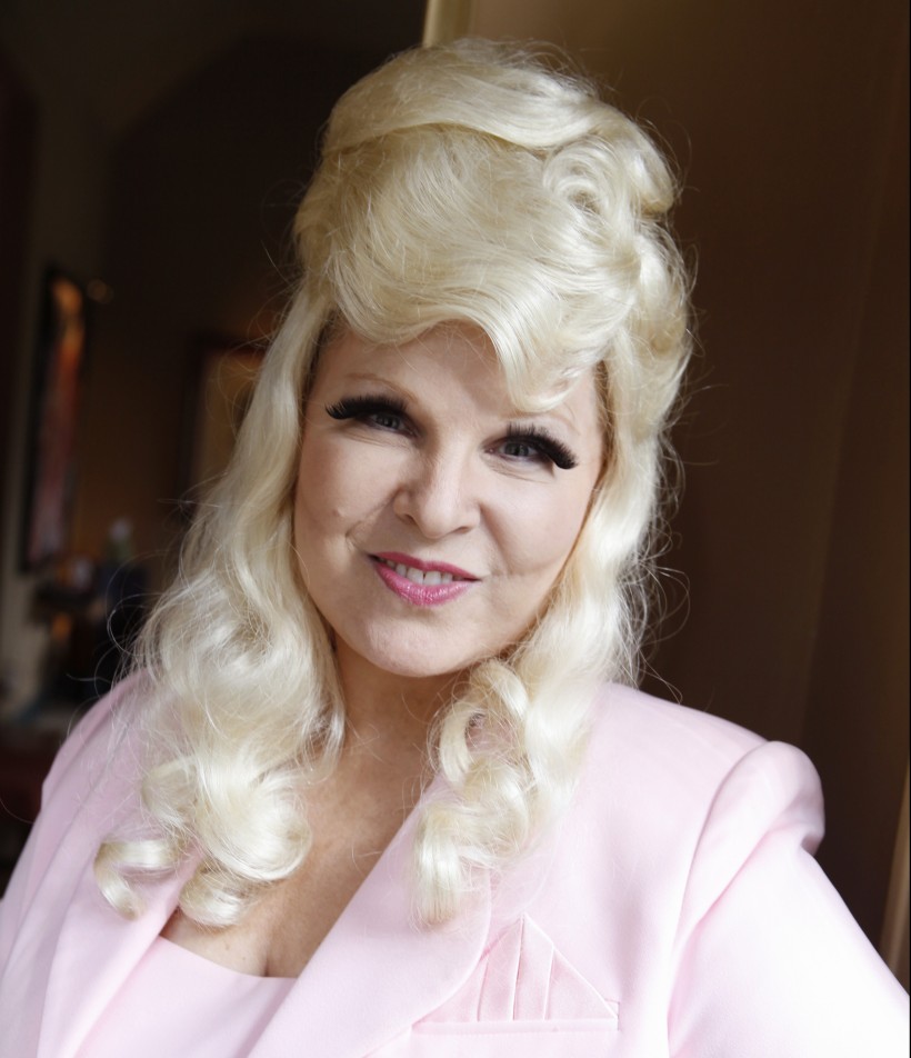 Victoria Mills as Mae West in the film WHEN BETTE MET MAE.  Copyright Reel History Films, all rights reserved.